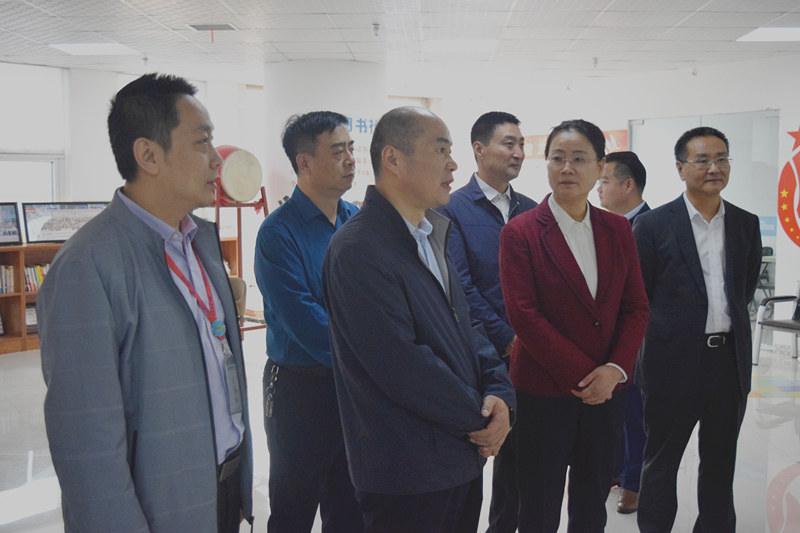熱烈歡迎河南省委統(tǒng)戰(zhàn)部副部長梁險(xiǎn)峰一行蒞臨安陽青峰網(wǎng)絡(luò)調(diào)研社會(huì)階層工作！